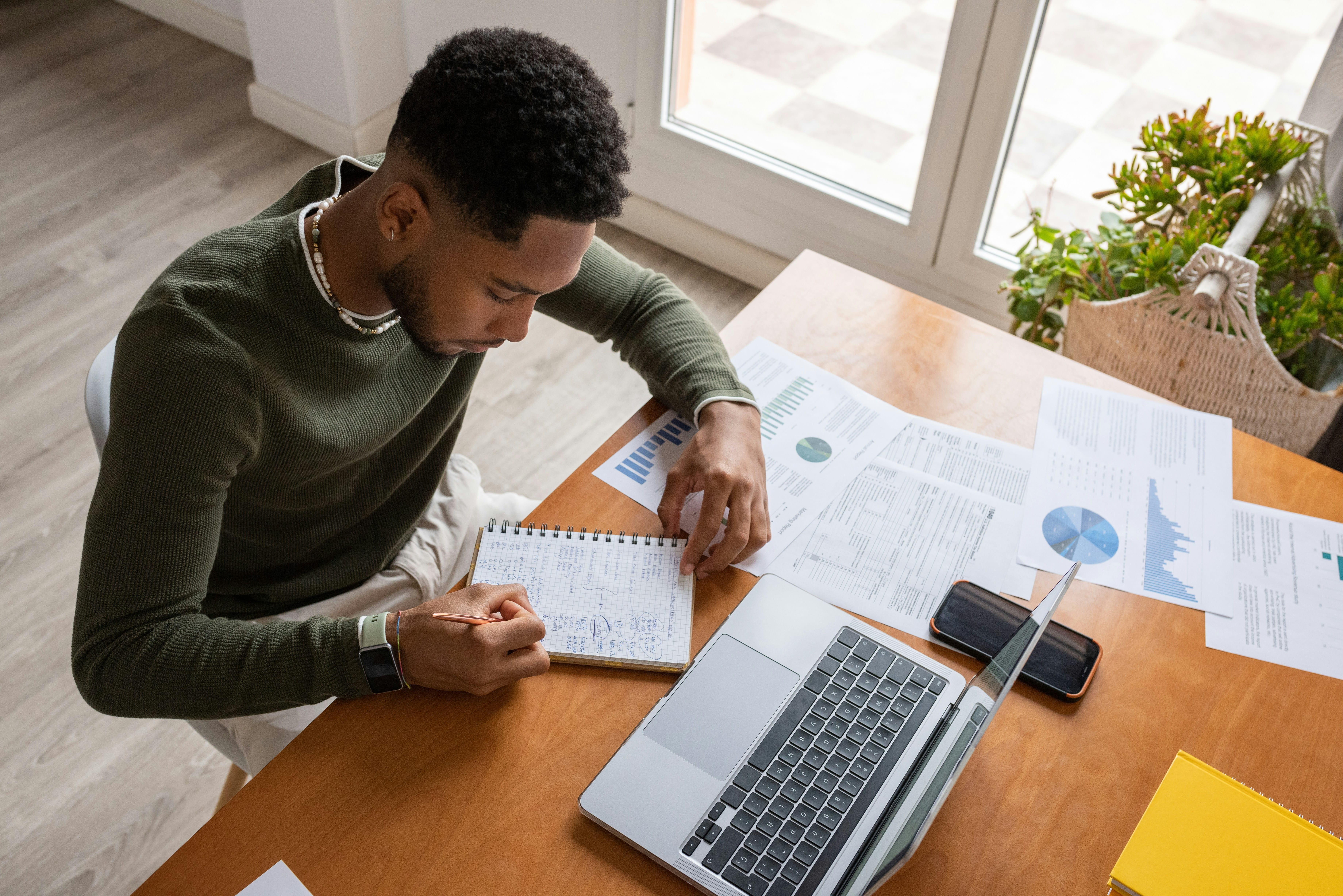 How does an Online MBA compare with an in-person degree?-fee62b22-1813-4f55-8210-4c74b87d5ef7