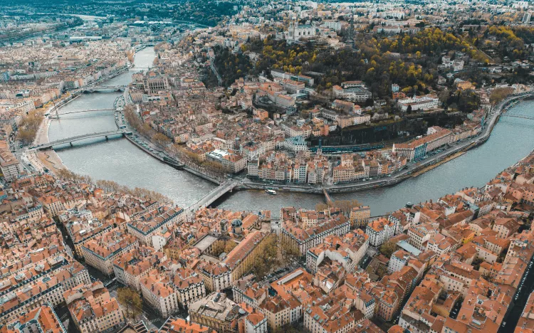 Students at emlyon business school get access to a thriving European city and the business schools startup incubator  Image  Willian Justen de Vasconcellos on Pexels